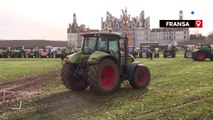 Fransız çiftçiler tarihi Chambord kalesi önünde eylemlerini sürdürüyor