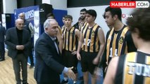 Fatih Belediye Başkanı M. Ergün Turan, Suriçi Basketbol Kupası finalinde gençlerle buluştu