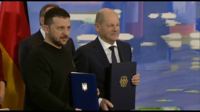 Germania-Ucraina, Scholz e Zelensky firmano accordo sulla sicurezza