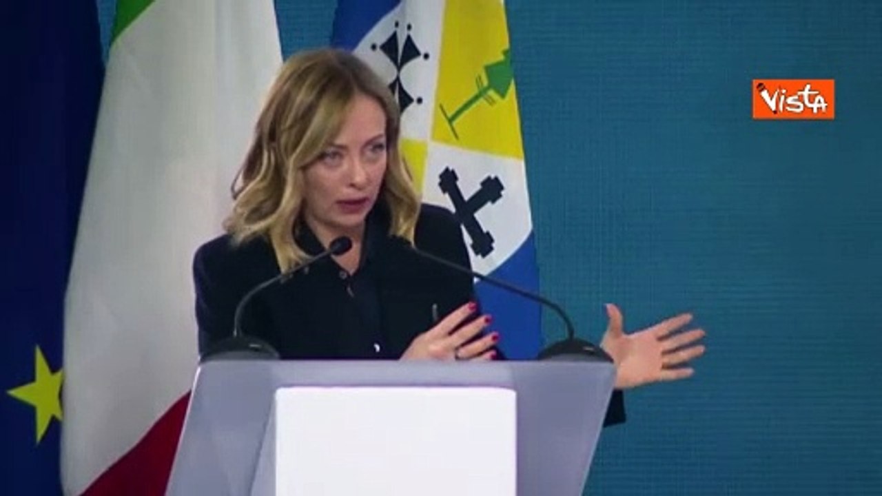 Meloni a De Luca: "Invece di fare manifestazioni si metta a lavorare"