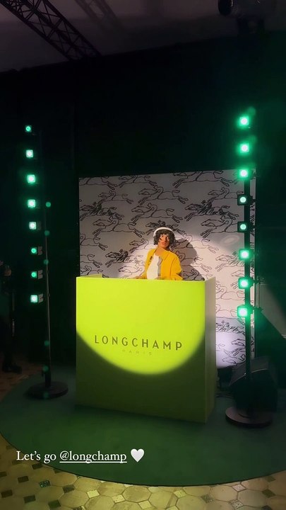 Ambiance de la soirée Longchamp à laquelle Emma et Ilona Smet étaient invitées