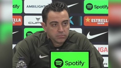 Xavi se enfada al ser preguntado por Mbappé