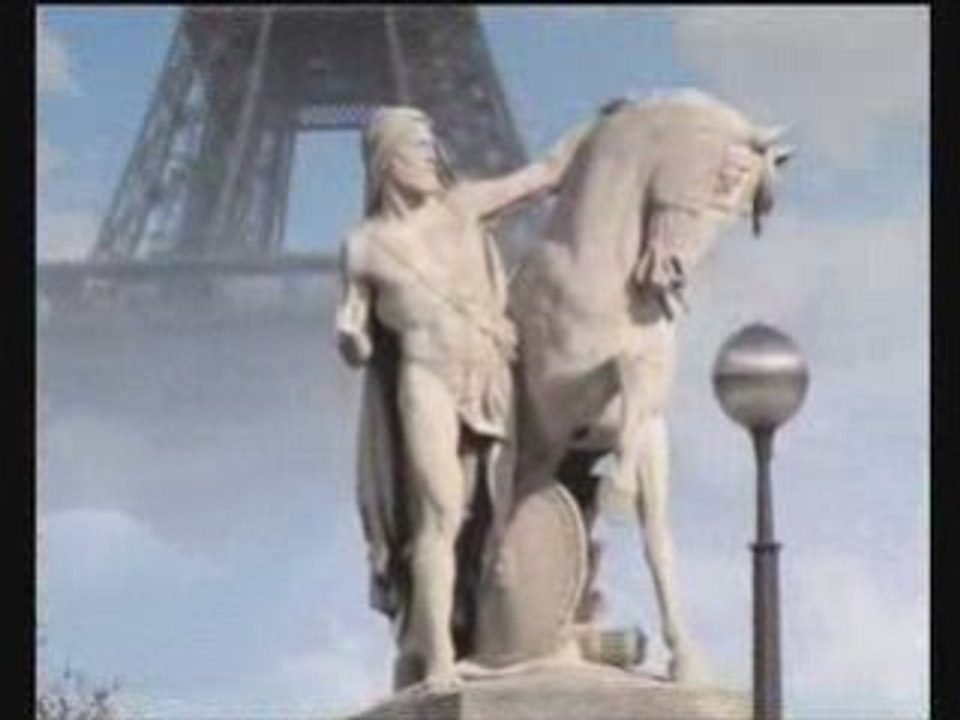 UN PETIT TOUR EIFFEL