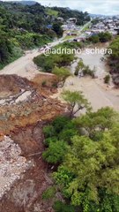 Imagens aéreas do deslizamento de terra no Km 143 da BR-470, em Rio do Sul