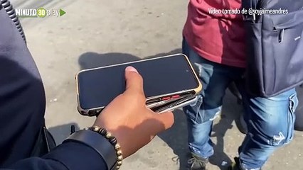 Sujeto con brazalete del Inpec vendía celulares de forma descarada en pleno centro de Bucaramanga
