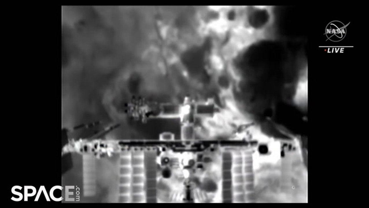 Watch How Astronauts Relocates A SpaceX Dragon Capsule - Time-Lapse Highlights