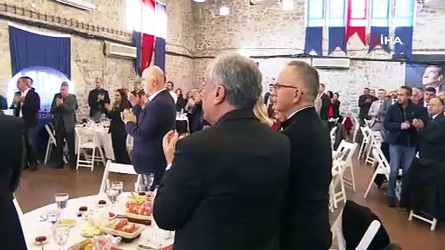 Tunç Soyer açtı ağzını yumdu gözünü! Özgür Özel'e 'ahlaksızlık' göndermesi