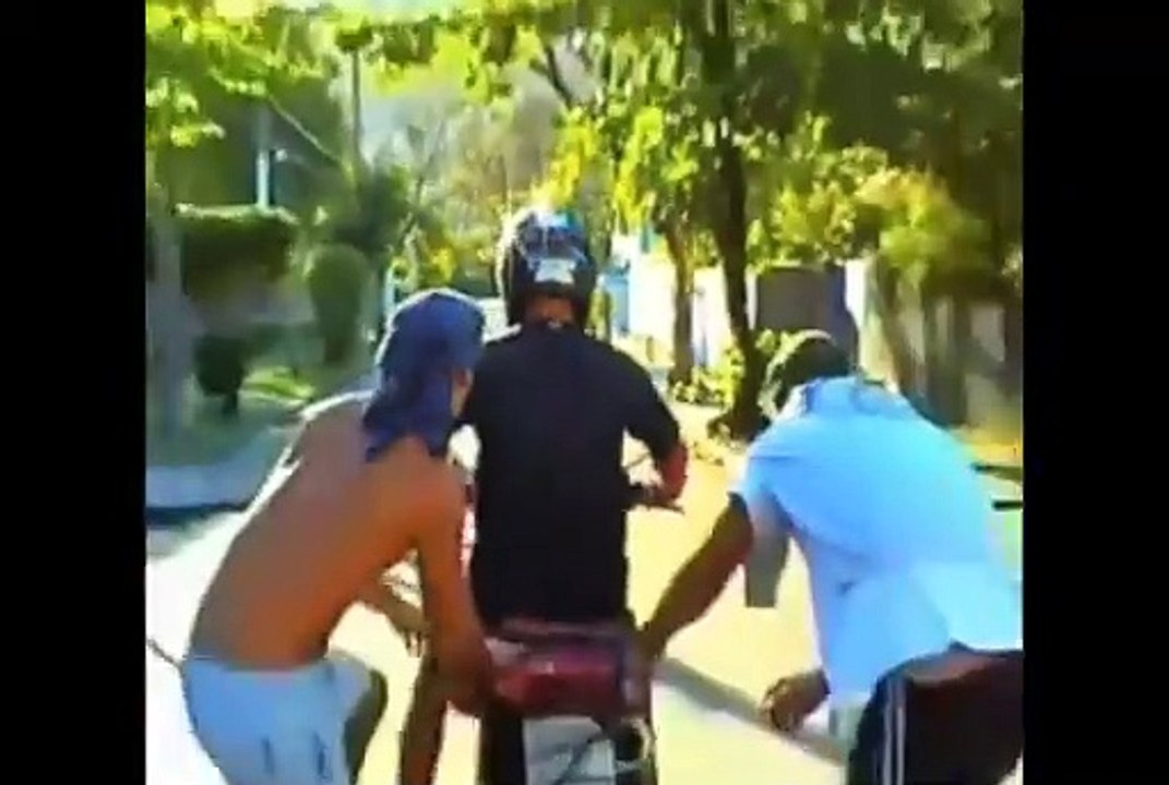 Marcelo D2 - Pilotando O Bonde Da Excursão (SÓ VÍDEO) [ONLY VIDEO]