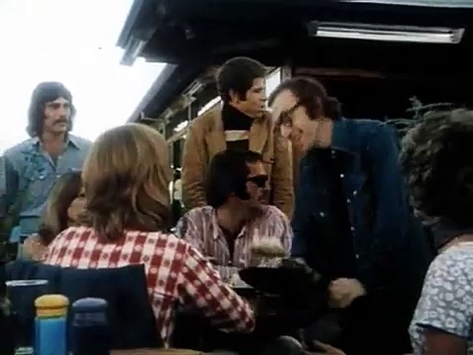 Tombe les filles et tais-toi Bande-annonce (EN)