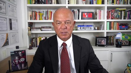 Roberto Motta: Escola de samba que demonizou a polícia merece desfilar para ninguém em 2025