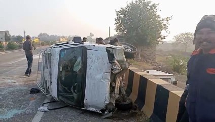 तेज रफ्तार कार पलटी, छह लोग घायल