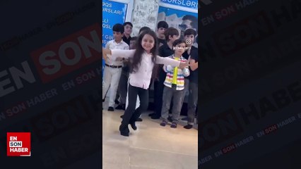 Kafkas dansını tüm güzelliği ile icra eden minik kız