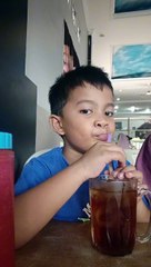 Adek sakhi makan bakso