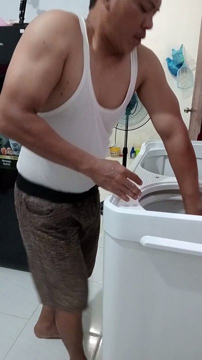 Suami bantu istri