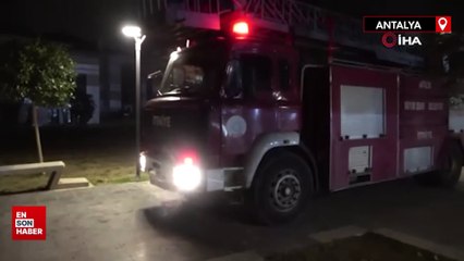 Antalya'da basketbol sahasının duvarlarına tırmanan genç mahsur kaldı