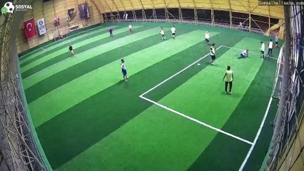 Halı sahanın Puskas adayı golü!