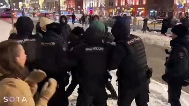 توقيف أكثر من مئة شخص في تجمعات من أجل نافالني في روسيا