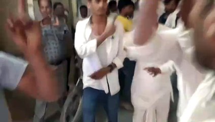 पड़ोसी के घर फेंकी गाजर...फायरिंग व पथराव से इस कदर मची भगदड़