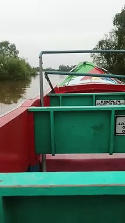 Naik speedboat