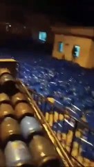  RUPTURE : Des pluies massives à Lattaquié, en Syrie, ont provoqué l'infiltration des eaux de crue dans un grand entrepôt de carburant et emporté des milliers de bouteilles de gaz.