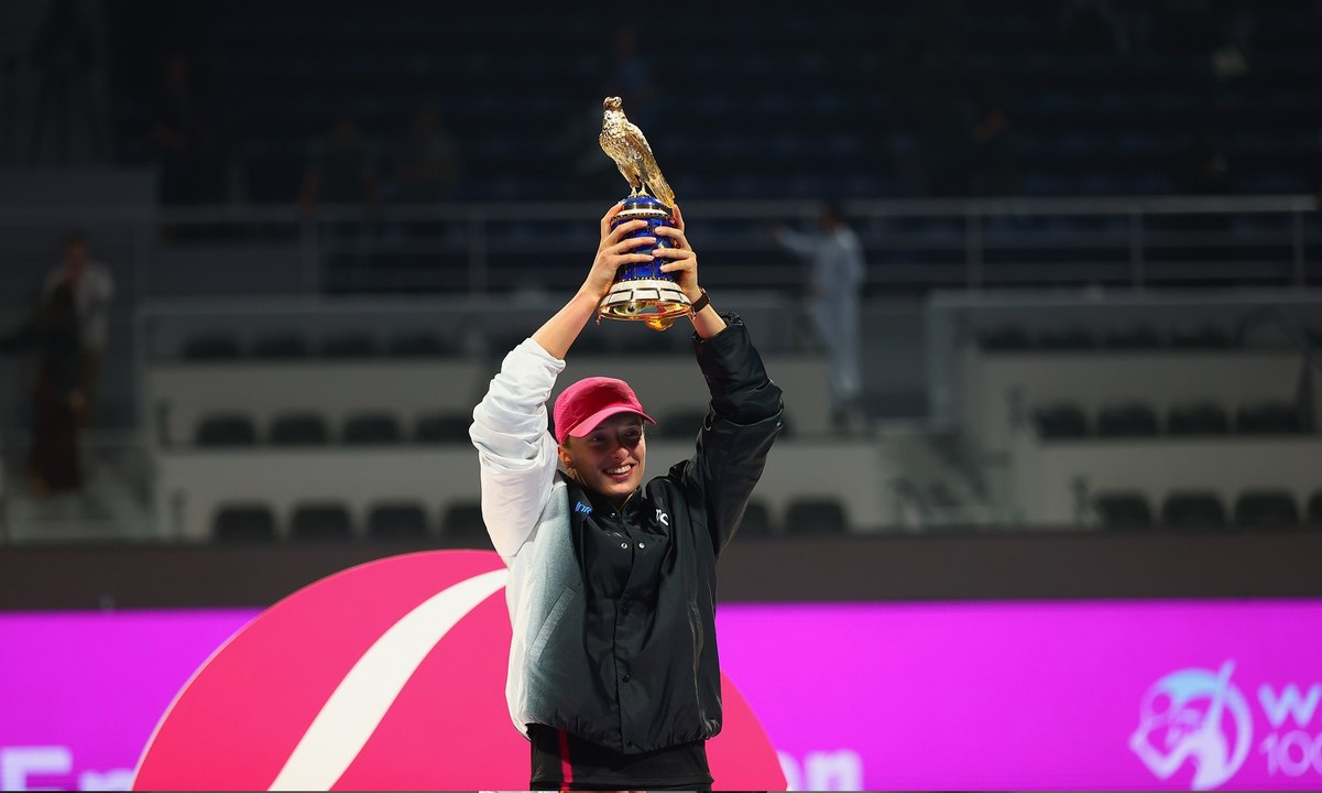 شفيونتيك تتخطّى ريباكينا وتظفر بلقب بطولة قطر توتال إنرجيز المفتوحة للتنس