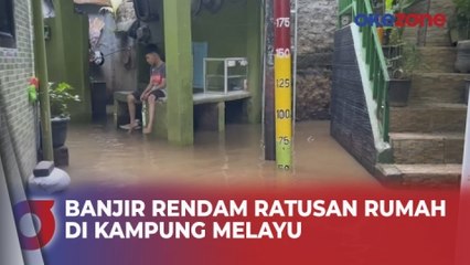 Скачать видео: Ratusan Rumah Warga di Kampung Melayu Terendam Banjir Kiriman Setinggi 70 Cm