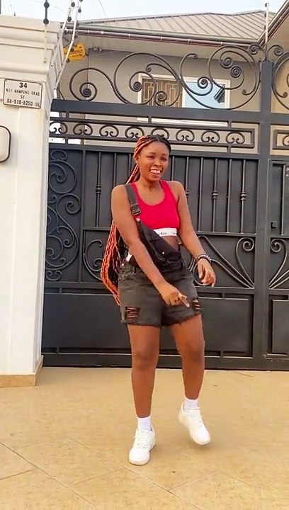 Tiktok Star Debbie showing off her moves - video Dailymotion