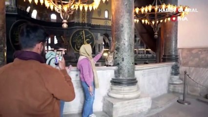 Ayasofya Camii’nin ziyaret katına giren ilk kedi Gli'yi hatırlattı: Yeni gözde oldu