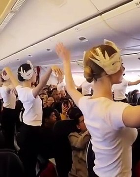 Un voyage difficile à oublier avec la surprise durant le vol d’une représentation exceptionnelle des danseuses de l’opéra de Paris #opera #operadeparis #vol #voyageprofessionnel #avion #representation #presse