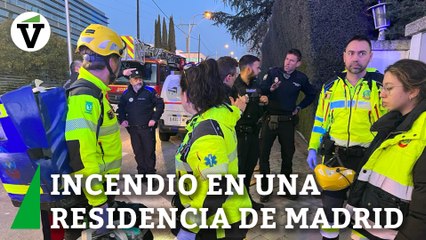 Скачать видео: Un incendio en una residencia de ancianos de Madrid deja dos fallecidos y diez heridos leves