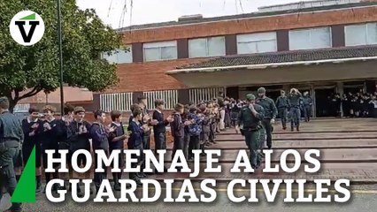 Los compañeros del hijo de uno de los guardias civiles asesinados en Barbate homenajean a su familia