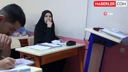 Öğrencilerin çözemediği sorular 'askıda soru pano' ile çözüm buluyor
