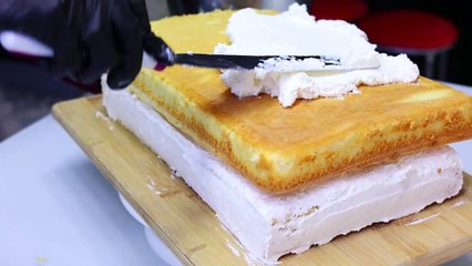 كيكة المناسبات اسفنجية و هش ولذيذة 02