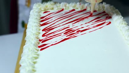 كيكة المناسبات اسفنجية و هش ولذيذة 04