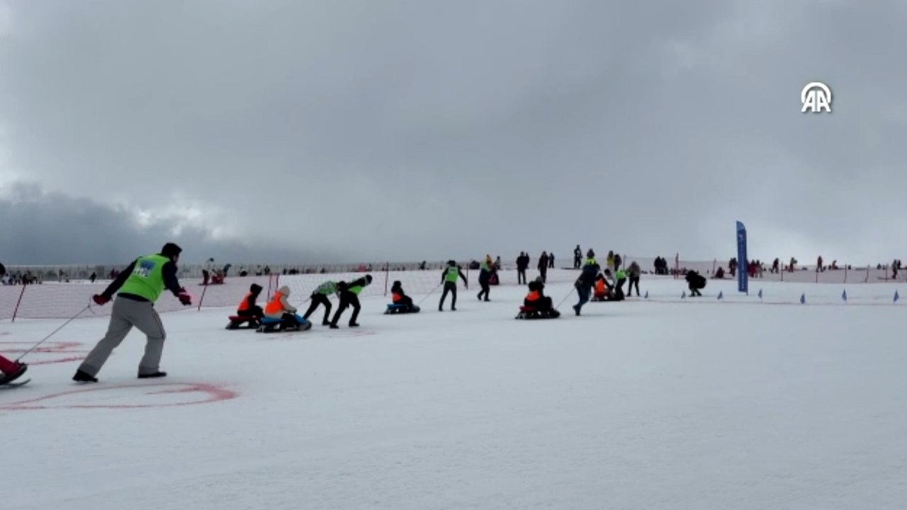 Erciyes'te eşler "Artık çekilmez oldun" sloganıyla kar üstünde yarıştı