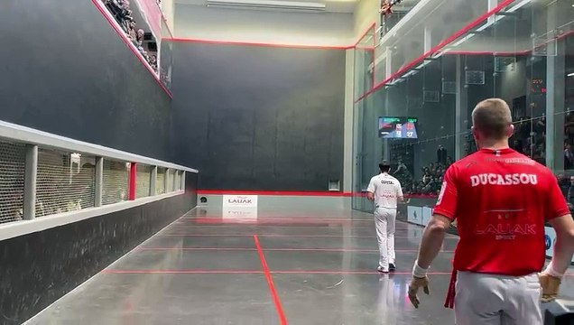 Baptiste Ducassou remporte la finale la finale du championnat de France de pelote main nue tête-à-tête