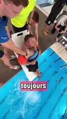 Ses amis l'aident à réaliser son rêve !