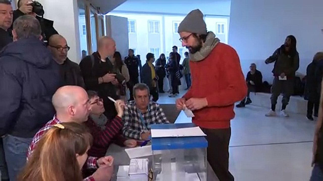 Galicia registra un 17% de participación a las 12.00 horas, dos puntos menos que en 2020