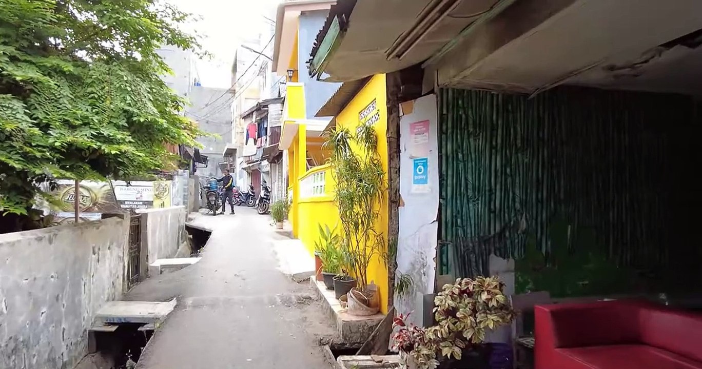Walking: poorest area in jakarta  video 1