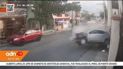 Destroza su auto a toda velocidad, pero increíblemente resulta ileso