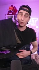 J’achète un bagage abandonné  (Je découvre une dinguerie)