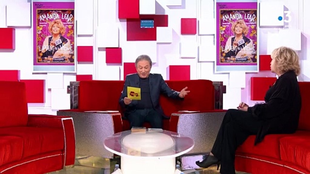 Dans Vivement dimanche, Amanda Lear a révélé face à Michel Drucker qu'elle pensait définitivement arrêter le théâtre après un problème de santé au niveau de son coeur.