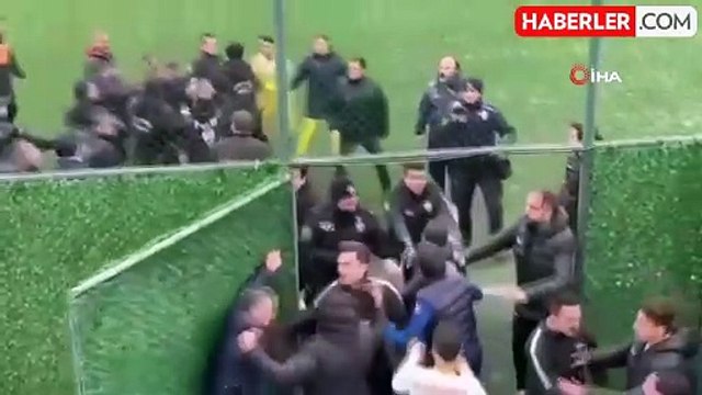 Amatör maçta saha karıştı, kavgayı polis ekipleri ayırdı