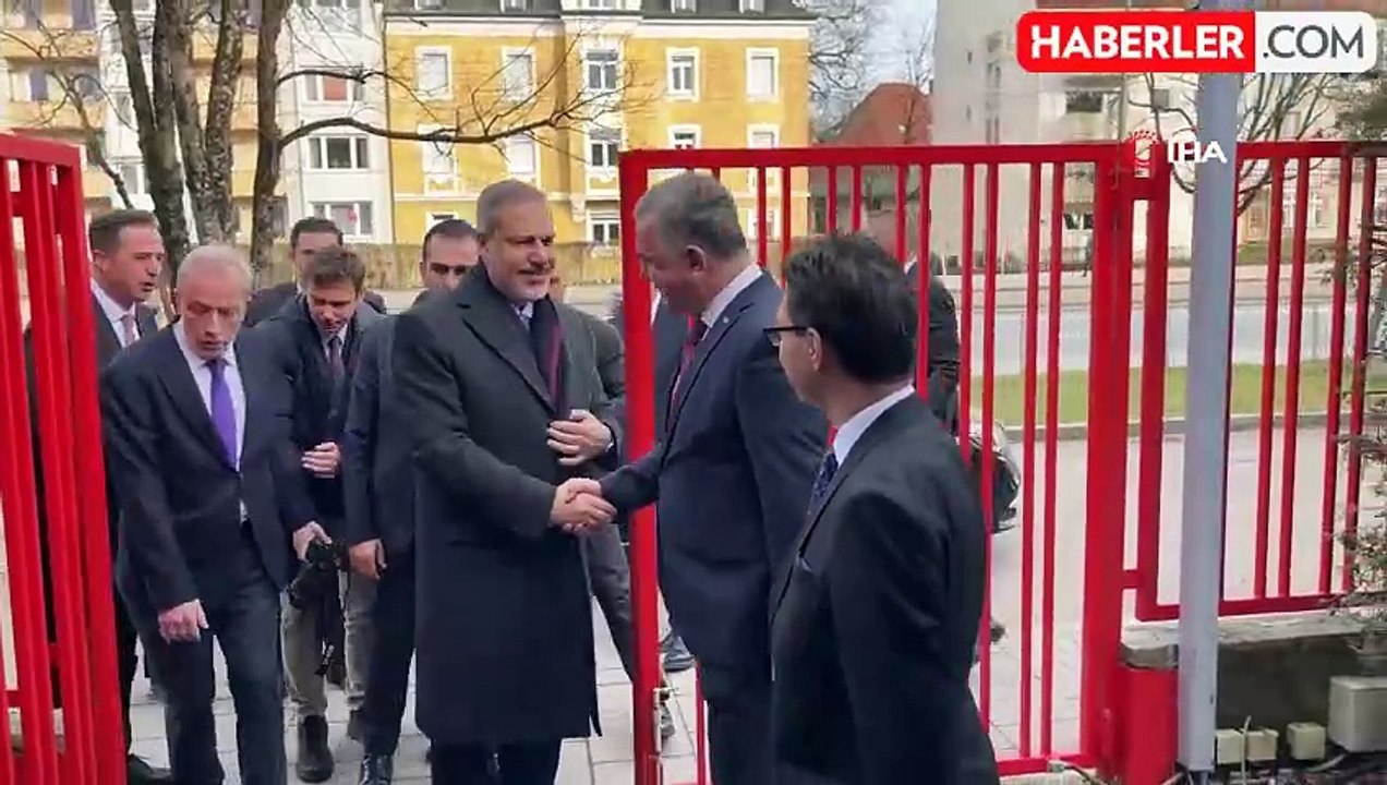Dışişleri Bakanı Fidan, Almanya'da Türk vatandaşları ve STK temsilcileri ile bir araya geldi