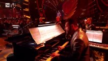 Sanremo 2024 - Gazzelle con Fulminacci canta Notte prima degli esami