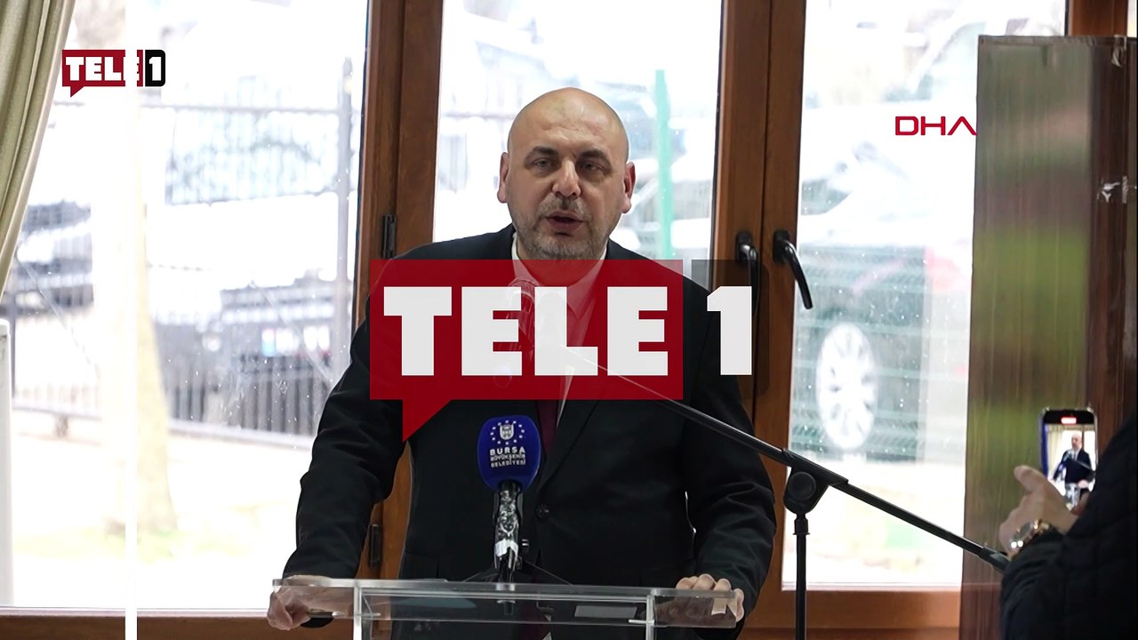 Belediye başkanı depremle ilgili konuşurken depreme yakalandı
