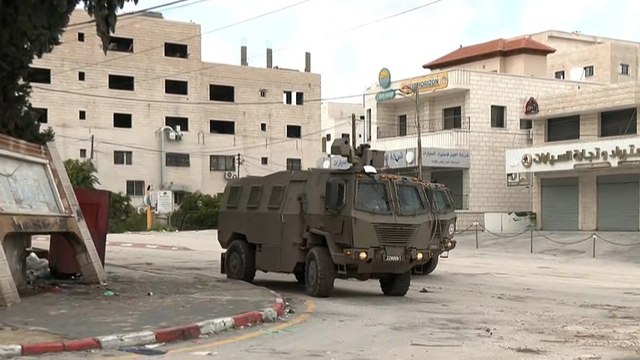 الاحتلال يدفع بتعزيزات عسكرية إلى مخيم طولكرم شمالي الضفة