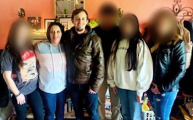 Dans les jupes de la mort  Éduqué pour tuer