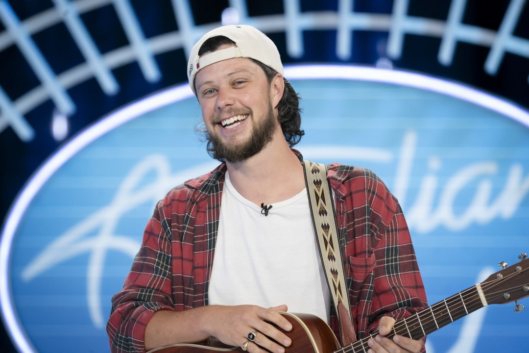 Dylan Wright sings Sorrento Moon (I Remember) by Tina Arena on Australian Idol in the solo round