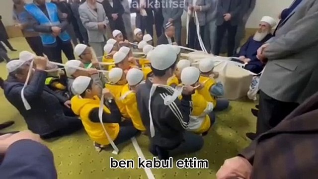 Menzil şeyhinden çocuklara 'tövbe' seansı!